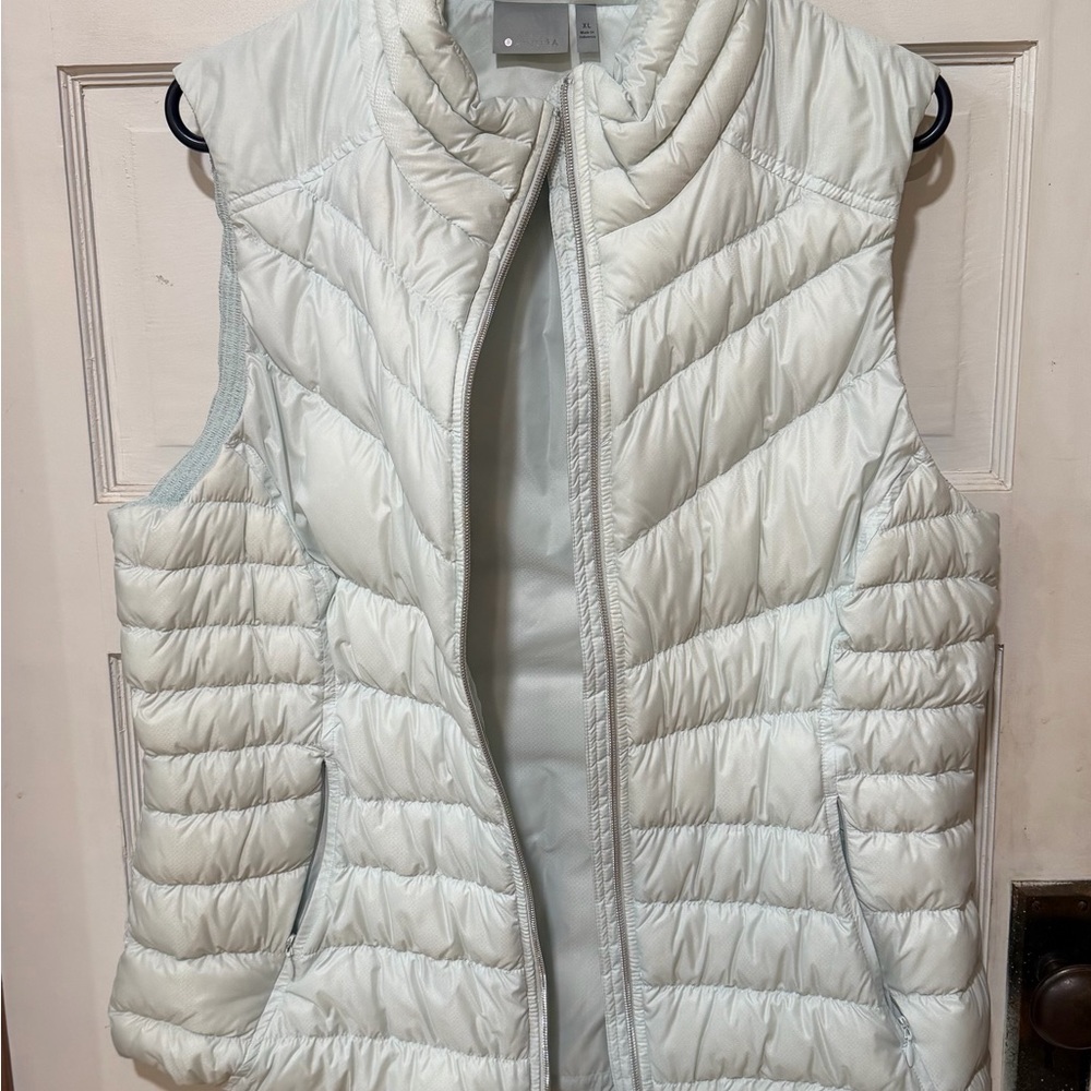 Light Quilted Puffer Vest - Soft White